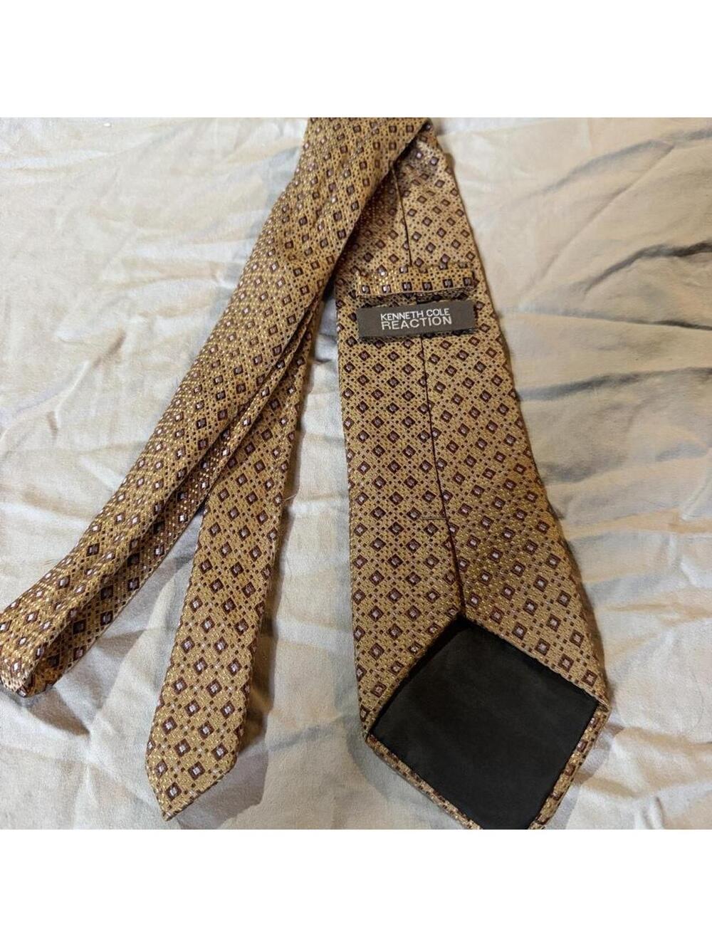 Kenneth Cole Reaction Gold Geometric Pattern Tie - Picture 3 of 4